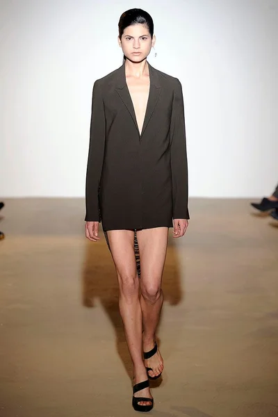Look 32